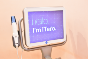iTero (口腔内スキャナー)／矯正歯科装置の院内技工